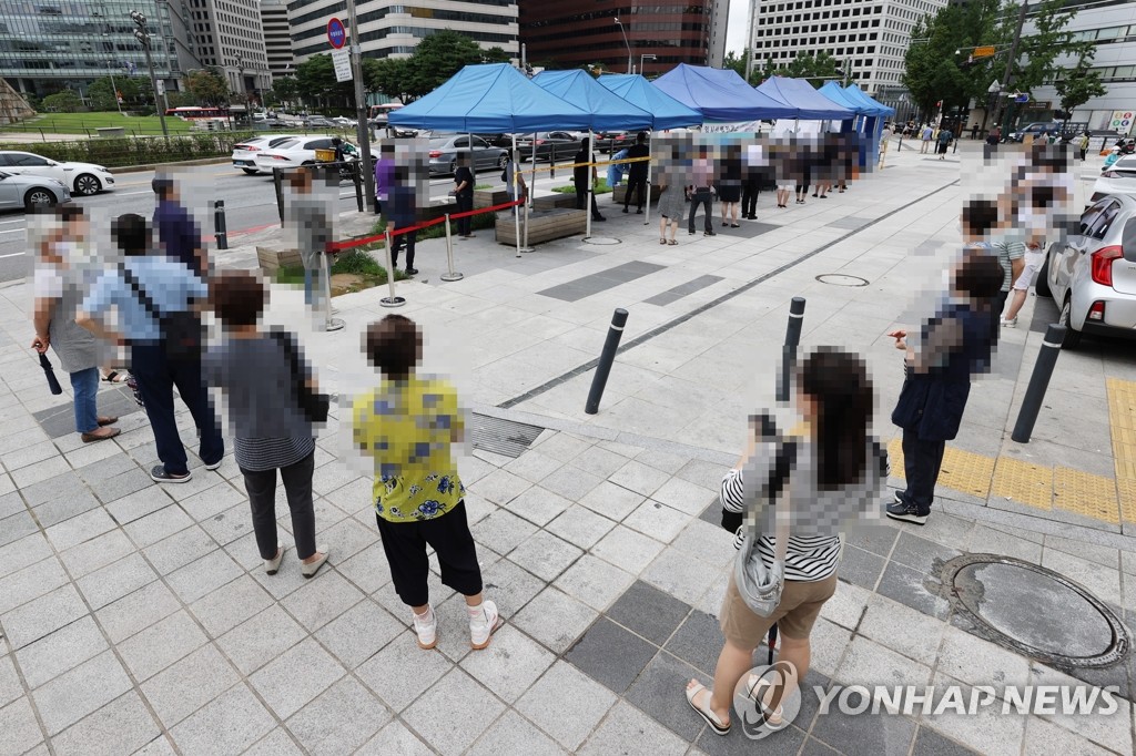 남대문시장 임시선별진료소 대기 줄