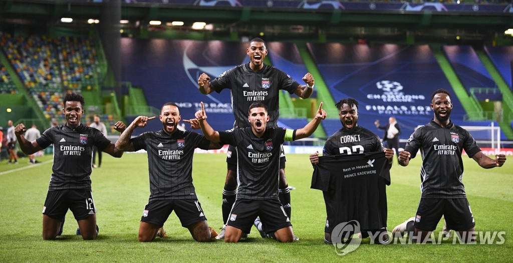 승리에 기뻐하는 리옹 선수들 [AP=연합뉴스]
