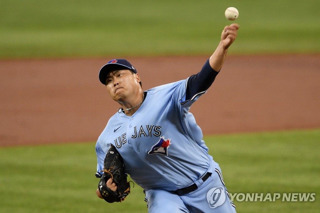 (볼티모어 AP=연합뉴스) 미국프로야구 메이저리그(MLB) 토론토 블루제이스 류현진이 17일(현지시간) 미국 메릴랜드 주 볼티모어 오리올 파크에서 열린 볼티모어 오리올스와의 경기에 선발 등판해 1회 투구하고 있다.