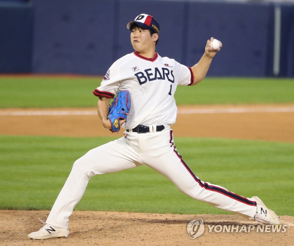 역투하는 함덕주 [연합뉴스 자료사진]