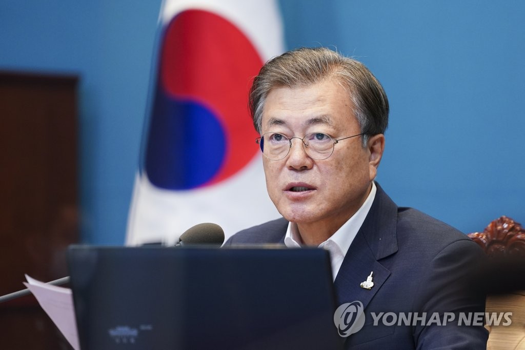 (서울=연합뉴스) 문재인 대통령이 7일 청와대에서 수석·보좌관 회의를 주재하고 있다.