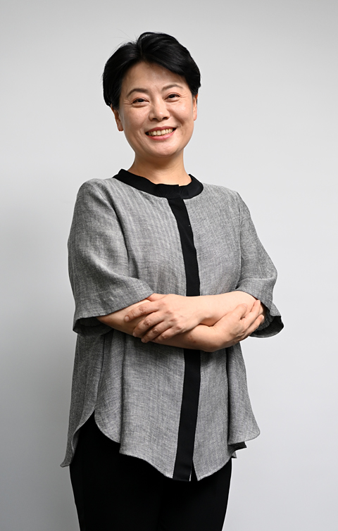 윤희숙 국민의힘 의원이 지난 2일 문화일보와의 파워인터뷰에 앞서 밝은 표정으로 포즈를 취하고 있다.