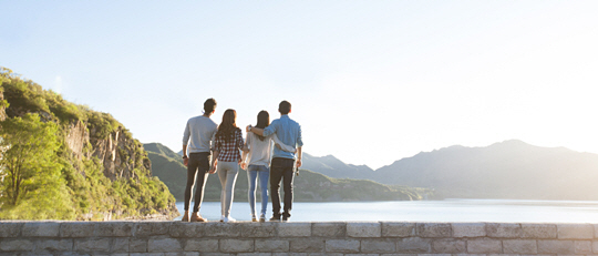 ‘두 번째 산’의 저자는 개인주의가 아닌 관계주의를 통해 공동체의 가치를 회복해야 한다고 말한다.  게티이미지뱅크