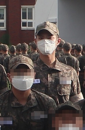 [서울=뉴시스] 군인 박보검 (사진 = 해군교육사령부 홈페이지) 2020.09.10.