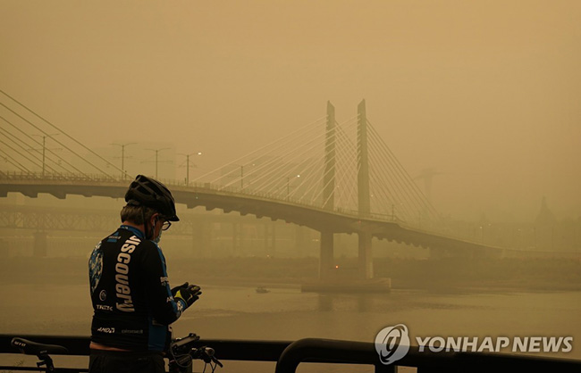 산불 연기로 가득 덮인 미국 오리건주 포틀랜드 [AP=연합뉴스]