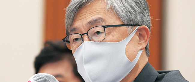 최재형 감사원장이 지난 8월 25일 국회에서 열린 법제사법위원회 전체회의에서 답변하고 있다.  연합뉴스