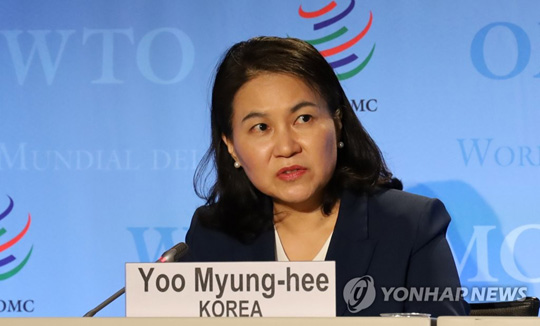 (제네바=연합뉴스) 유명희 산업통상자원부 통상교섭본부장이 16일(현지시간) 스위스 제네바 WTO 본부에서 사무총장 후보자 정견 발표를 마친 뒤 기자회견을 하고 있다. 2020.7.17