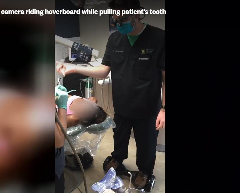 치과의사 세스 룩하트가 호버보드를 탄 채 치아를 뽑는 모습. 2019.12.8 [NBC 방송 홈페이지 캡처, 재판매 및 DB 금지]