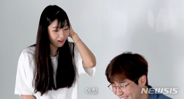 그룹 레인보우 출신 조현영, 래퍼 딘딘. (사진 = 유튜브 ‘조현영티비’ 영상 캡쳐)