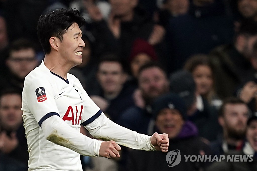 2월 열린 잉글랜드축구협회(FA)컵 사우샘프턴과 32강 재경기에서 결승 골을 넣은 뒤 기뻐하는 손흥민[EPA=연합뉴스 자료사진]
