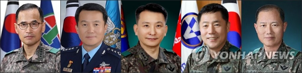 (서울=연합뉴스) 국방부가 21일 육군 및 공군 참모총장, 연합사 부사령관, 작전사령관 등에 대한 인사를 단행했다. 왼쪽부터 남영신 육군참모총장 내정자, 이성용 공군참모총장 내정자, 김승겸 한미 연합사 부사령관 내정자, 안준석 지상작전사령관 내정자, 김정수 육군 2작전사령관 내정자. 2020.9.21 [국방부 제공. 재판매 및 DB 금지]