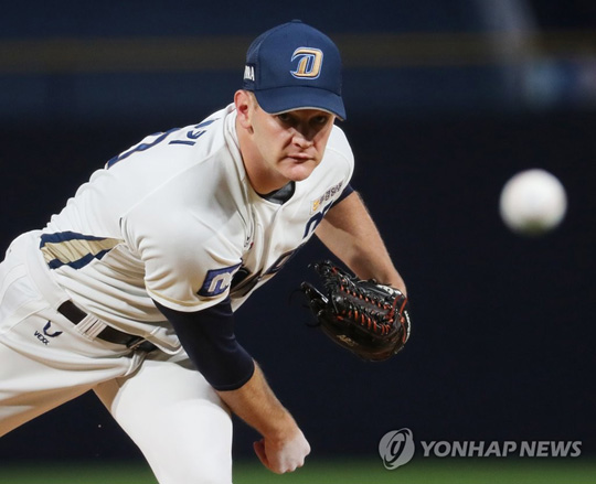 역투하는 다승 1위 루친스키 [연합뉴스 자료사진]