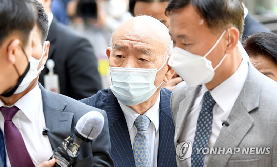 지난 4월 광주지법 출석한 전두환  [연합뉴스 자료사진]