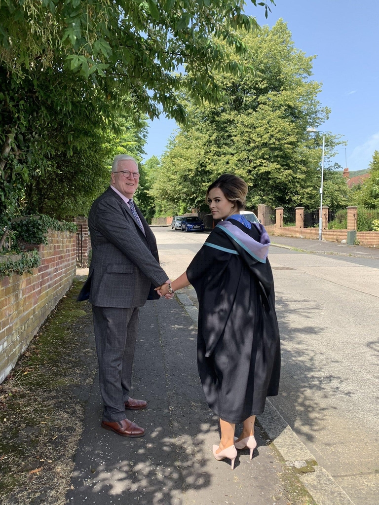 딸의 대학교 졸업. [키런 섀넌 트위터 캡처. 재판매 및 DB 금지]