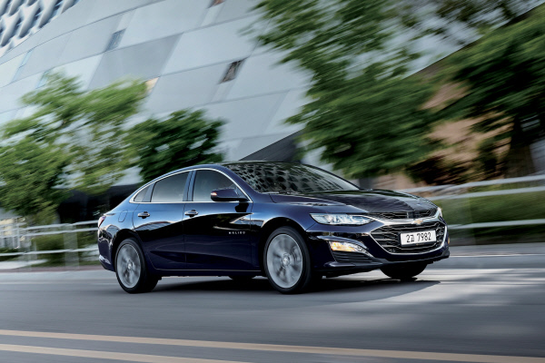 한국지엠은 20일 디자인과 편의성을 더한 2021년형 쉐보레 ‘더 뉴 말리부’를 출시했다. 한국지엠 제공