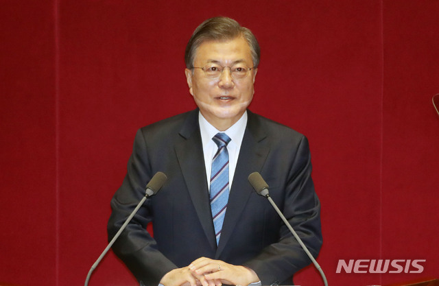 [서울=뉴시스]문재인 대통령이 28일 오전 서울 여의도 국회에서 2021년도 예산안 시정연설을 하고 있다. 2020.10.28.