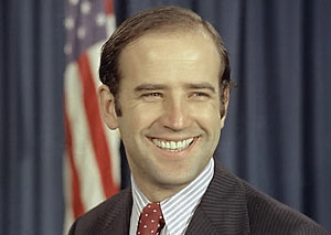 바이든 대선 후보가 델라웨어주 상원의원으로 처음 정계에 진출했던 1972년 의회에서 활짝 웃고 있는 모습.  AP 뉴시스