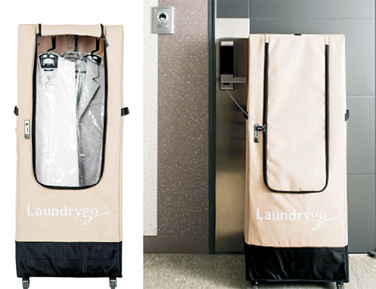 빨랫감을 수거함인 ‘런드렛’(오른쪽)에 넣어 현관문 앞에 내놓으면 다음 날 깨끗한 세탁물이 담긴 ‘런드렛’(왼쪽)이 문 앞으로 배송된다.  의식주컴퍼니 제공