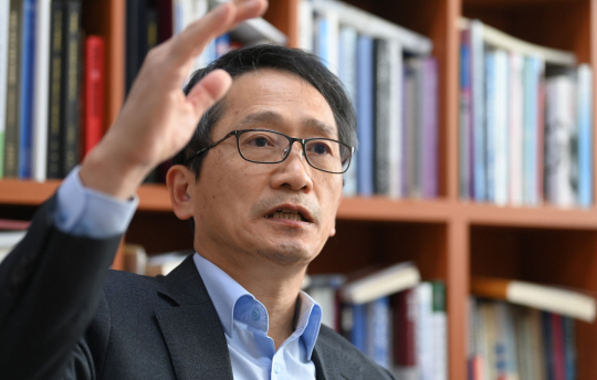 < Deep Question - 지구는 계속 성장할 수 있을까 >“親환경 아닌 必환경 해야 할 때…‘산업 체질개선’ 없인 답 없다”