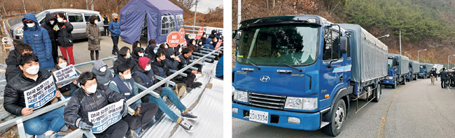 27일 오전 경북 성주군 초전면 소성리 고고도미사일방어체계(THAAD·사드) 기지 앞에서 반대단체 회원과 주민들이 격자형 알루미늄 구조물에 1명씩 들어가 병영시설 개선을 위한 자재 등 반입을 저지하는 농성을 벌이고 있어(왼쪽 사진) 부식을 실은 트럭들이 기지 인근 진밭교 앞에서 멈춰서 있다(오른쪽 사진).  뉴시스·박천학 기자