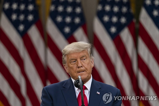 (워싱턴 AP=연합뉴스) 도널드 트럼프 미국 대통령이 13일(현지시간) 백악관 로즈가든에서 기자회견을 하고 있다. 트럼프 대통령이 공개행사에 나선 것은 지난 5일 이후 8일 만이며, 지난 7일 대선 패배 결정 이후 첫 공개행보다.