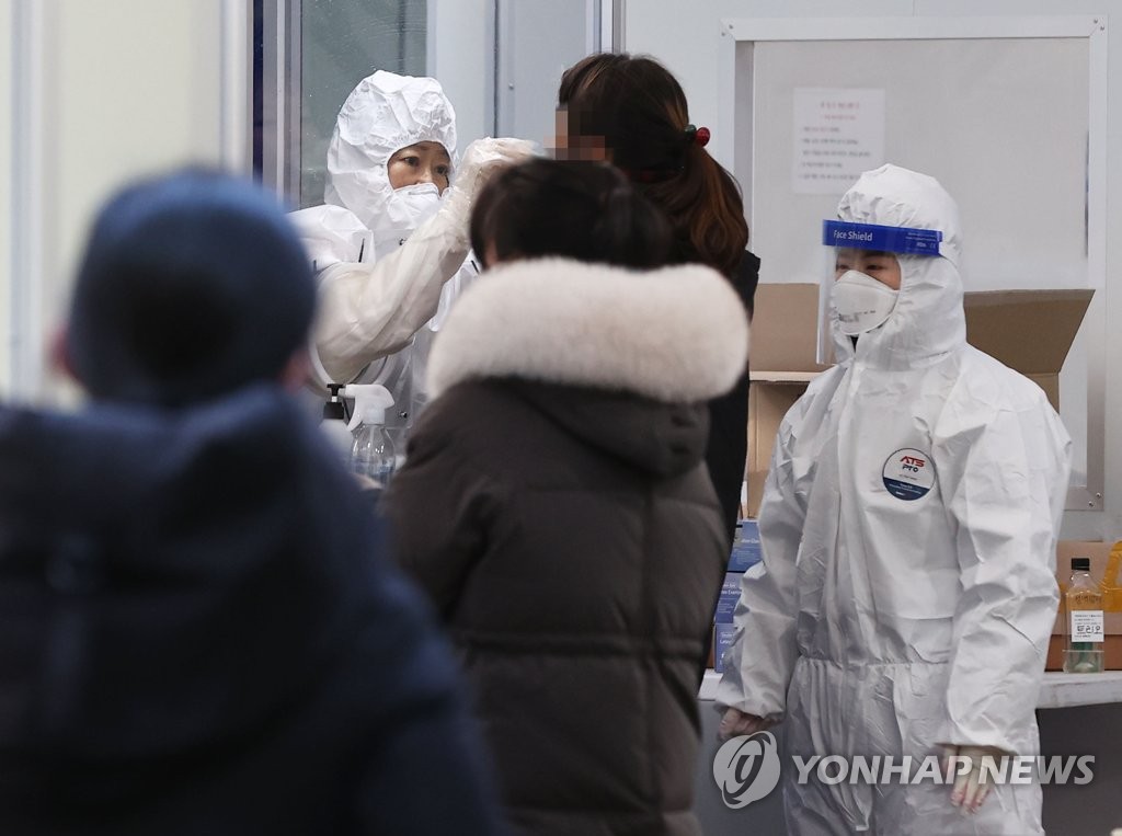 주말이 없는 의료진 [연합뉴스 자료 사진]