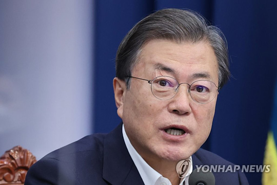 (서울=연합뉴스) 문재인 대통령이 30일 청와대에서 수석·보좌관 회의를 주재하고 있다. 2020.11.30
