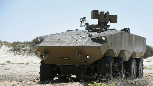 이스라엘 라파엘사의 ‘미니 샘슨’ RCWS가 탑재된 차륜형 병력수송장갑차 ‘에이탄’.