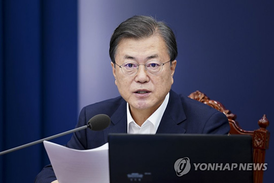 (서울=연합뉴스) 문재인 대통령이 7일 청와대에서 수석·보좌관 회의를 주재하고 있다. 2020.12.7