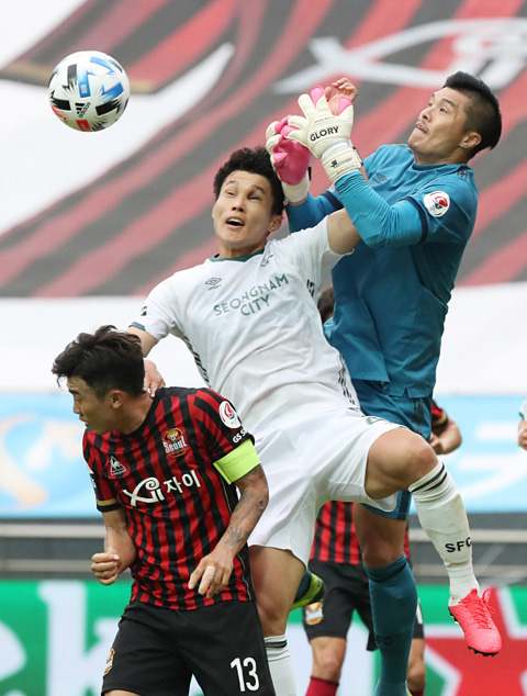 성남FC 김영광(맨 오른쪽). 뉴시스