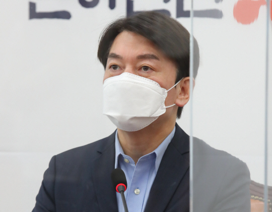 7일 국회에서 열린 최고위원회 회의에서 안철수 국민의당 대표가 모두발언을 하고 있다.  국회사진기자단