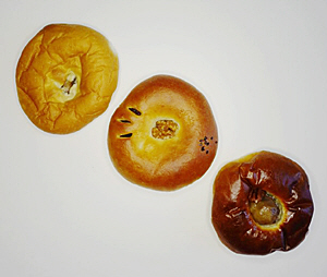 이성당, 쿄베이커리, 몽핀 단팥빵(왼쪽부터).