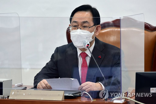 (서울=연합뉴스) 국민의힘 주호영 원내대표가 26일 국회에서 열린 제5차 온택트 정책워크숍에서 발언하고 있다. 2021.1.26