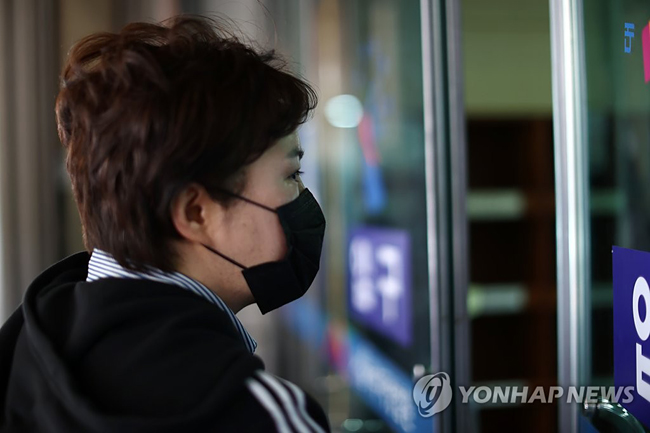 (서울=연합뉴스) 윤동진 기자 = ‘재산 신고 누락’ 의혹을 받는 국민의힘 조수진 의원이 27일 오후 마포구 서울서부지법에서 열리는 1심 선고 공판에 출석하고 있다. 2021.1.27