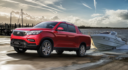 국내 픽업트럭 시장에서 독주 체제를 굳혀온 쌍용자동차의 렉스턴 스포츠가 해외 수입차의 잇따른 픽업트럭 국내 출시로 도전을 받고 있다.  쌍용차 제공