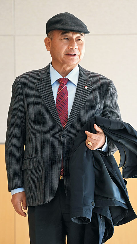 정승조 한미동맹재단 회장은 최근 서울 여의도 전경련회관 사무실에서 한 인터뷰에서 “조 바이든 미국 행정부는 동맹인 한국과 긴밀하게 공조해나가며 우리 입장을 충분하게 경청하고 반영하겠지만 이견이 있을 경우, 미측 전략을 바꾸기보다는 한국 정부를 압박할 가능성이 크다”고 전망했다.