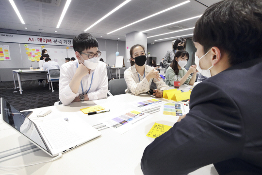 <코로나19 충격, 新산업& 新인재로 돌파한다>ABC 인재 양성 프로그램 가동… 로봇 서비스 플랫폼도 개발중