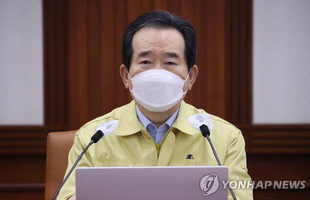 (서울=연합뉴스) 정세균 국무총리가 12일 정부서울청사에서 열린 신종 코로나바이러스 감염증(코로나19) 대응 중앙재난안전대책본부(중대본) 회의를 주재하며 발언하고 있다.