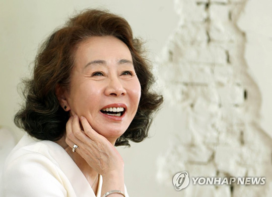 (서울=연합뉴스) 한국계 미국인 리 아이작 정(정이삭) 감독의 자전적 영화 ‘미나리’에서 순자를 연기한 윤여정이 한국 배우 최초로 제93회 아카데미 시상식 여우조연상 후보에 올랐다. 2021.3.15 [연합뉴스 자료사진]