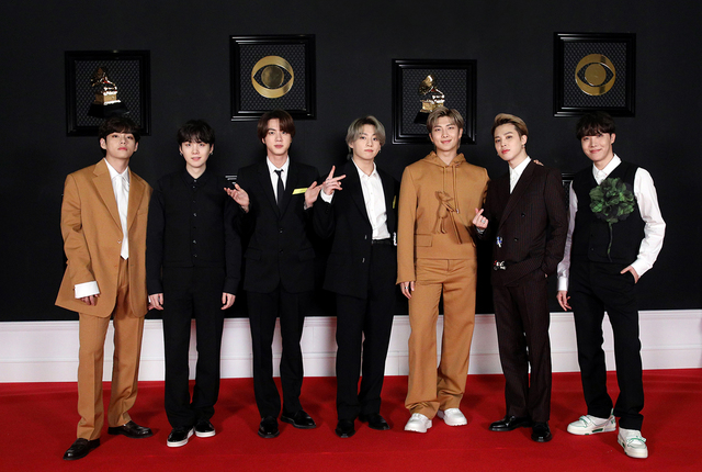 [서울=뉴시스] 그룹 ‘방탄소년단’(BTS)이 15일(한국시간) 온라인으로 ‘제63회 그래미 어워즈(GRAMMY AWARDS)’ 레드카펫에 참여했다. 방탄소년단은 그래미 어워즈 베스트 팝 듀오/그룹 퍼포먼스 부문에 ‘다이너마이트’로 후보에 올랐지만 수상이 불발됐다. 2021.03.15. (사진= 빅히트 엔터테인먼트 제공)