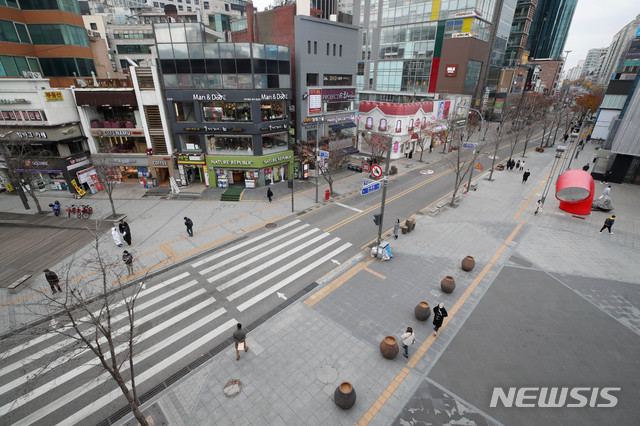 [서울=뉴시스]지난해 서울 서대문구 신촌거리 전경. <사진은 기사와 직접 관련이 없습니다.> 2020.11.20.