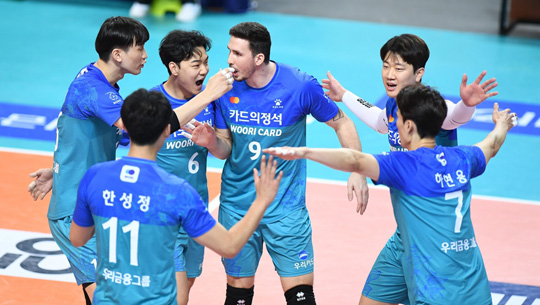 거침없이 7연승을 질주한 우리카드 선수들 [한국배구연맹 제공. 재판매 및 DB 금지]