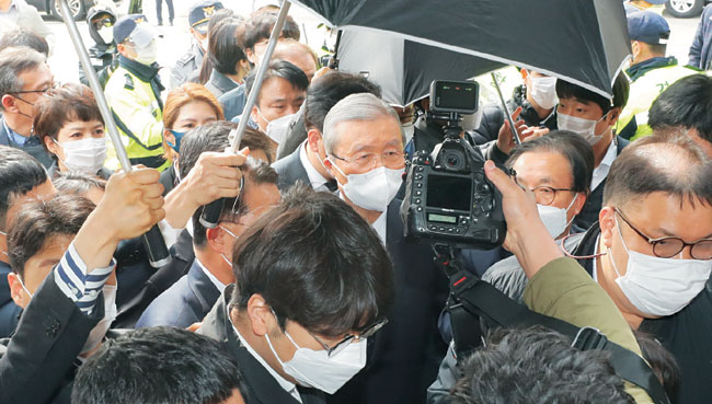 <정치人 정치in>단일화 승리후 광주 간 김종인… 호남표심 잡고 내년대선 구상?