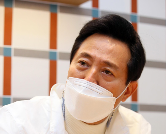 연합뉴스와 인터뷰하는 오세훈 서울시장 후보
