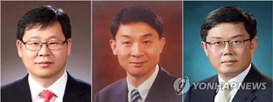 (서울=연합뉴스) 문재인 대통령이 30일 청와대 경제수석비서관에 안일환 현 기획재정부 제2차관(왼쪽)을, 기획재정부 1차관에 이억원 청와대 경제정책비서관(가운데)을, 기획재정부 2차관에 안도걸 기획재정부 예산실장을 내정했다. 2021.3.30 [청와대 제공. 재판매 및 DB 금지]