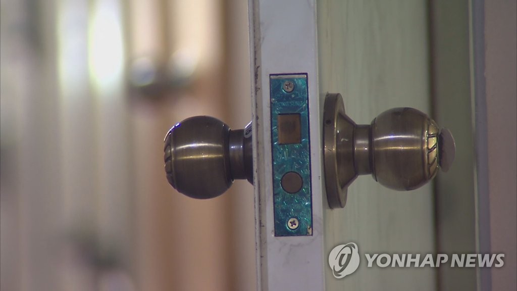 현관문 [연합뉴스TV 캡처. 재판매 및 DB 금지]