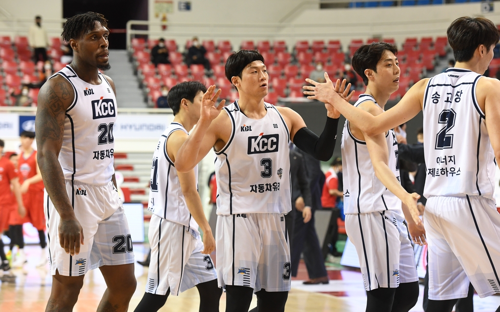 KCC 정규리그 1위의 주역들.[KBL 제공. 재판매 및 DB 금지]