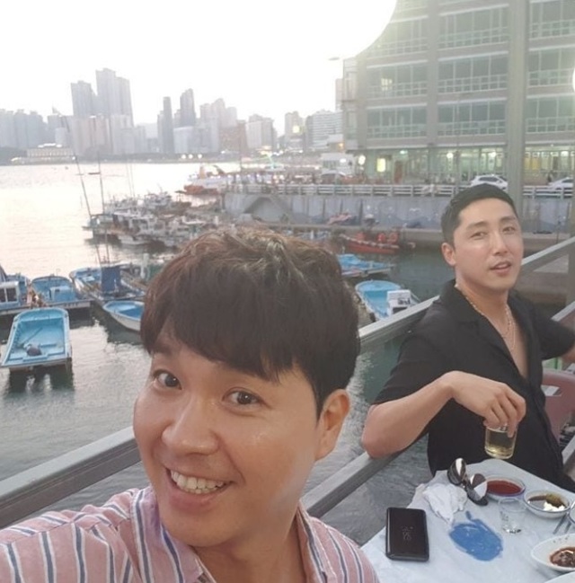 [서울=뉴시스] 개그맨 박수홍과 손헌수 (사진 = 손헌수 SNS) 2021.3.30.