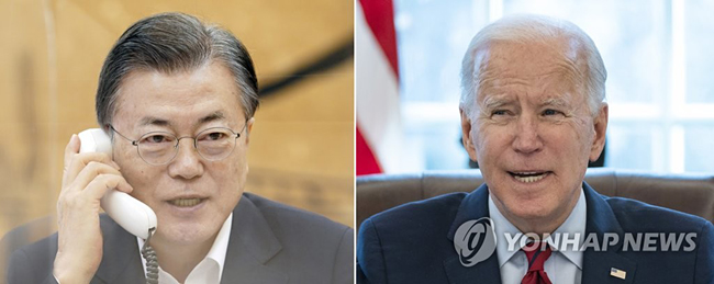 문재인 대통령(왼쪽)이 지난 2월 4일 오전 청와대에서 조 바이든 미국 대통령과 정상통화를 하고 있다. [연합뉴스 자료사진]