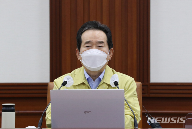[서울=뉴시스]정세균 국무총리가 8일 오전 서울 종로구 정부서울청사에서 열린 코로나19 대응 중앙재난안전대책본부(중대본) 회의에 참석해 발언하고 있다. (공동취재사진) 2021.04.08.